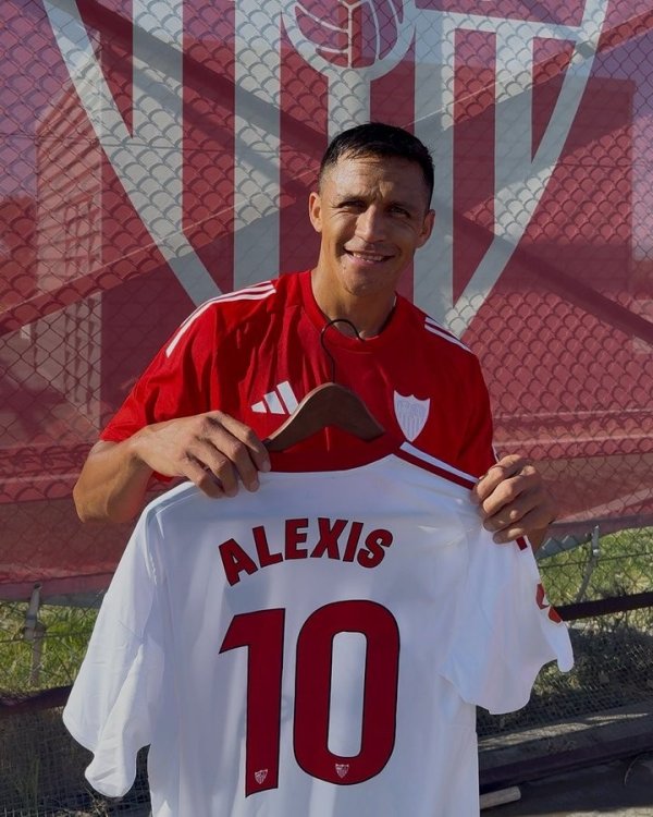 Anh chơi cho Manchester United Arsenal! Chính thức: Tiền đạo Chile 36 tuổi Sanchez mặc áo số 10 của 