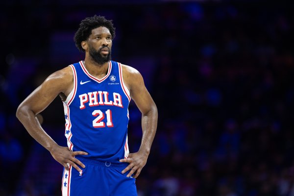 Embiid nói đùa về điều chỉnh t
